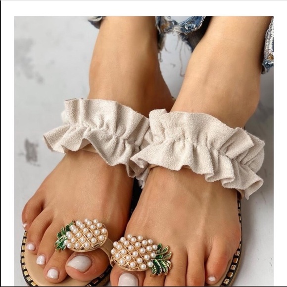 Pineapple toe ring sandals 🍍 - Picture 2 of 5